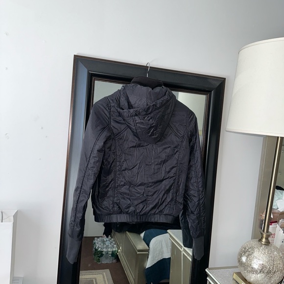 Lululemon jacket - Picture 4 of 13